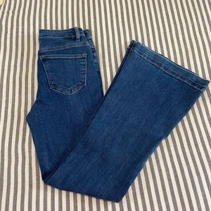 Risen Flare Jeans